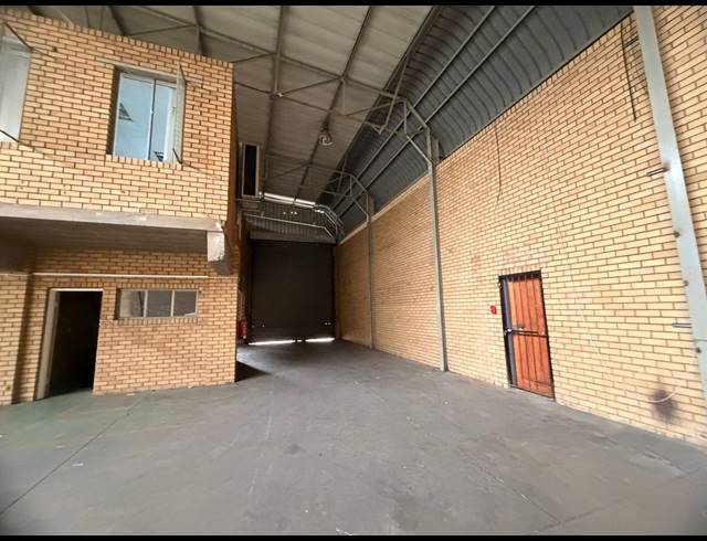 1,412M² WAREHOUSE TO LET IN MEADOWDALE